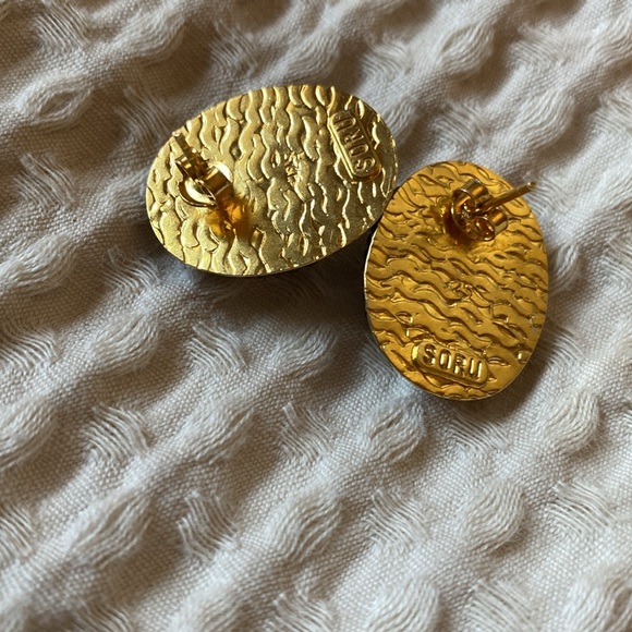 18K Gold plated Tigers eye stud earrings - Picture 5 of 5